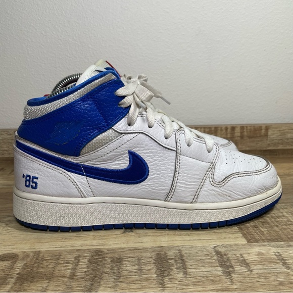 Air Jordan Retro 1‎ Mid GS 85 White Red Blue DH0200-100 Size GS 6Y Women’s 7.5 - Picture 1 of 11